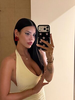 Demet Ozturk leaked photo #51