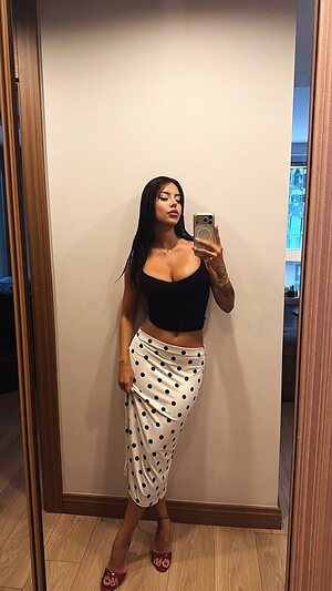 Demet Ozturk leaked photo #78