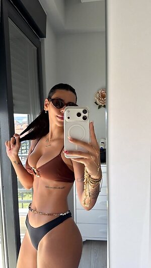 Demet Ozturk leaked photo #92