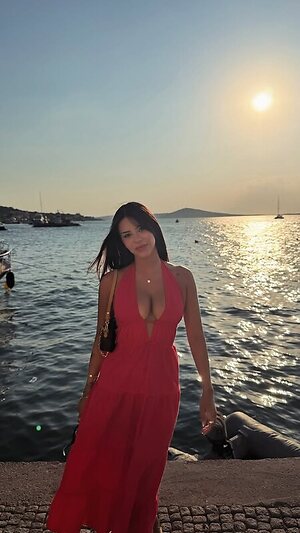 Demet Ozturk leaked photo #109