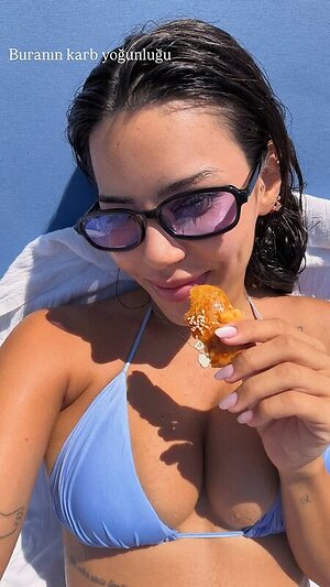 Demet Ozturk leaked photo #114