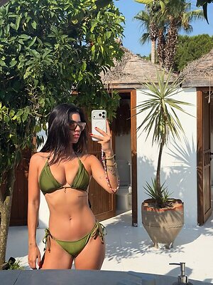 Demet Ozturk leaked photo #148