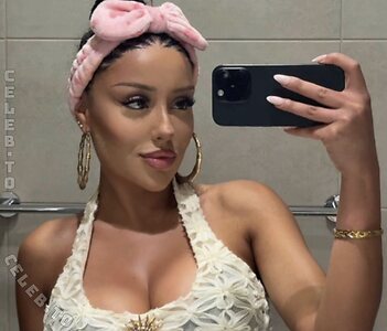 Demet Nude Leaked Photo #2