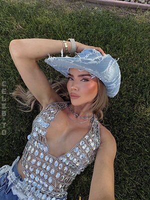 Denise Bobe Nude Leaked Photo #8