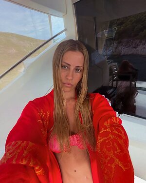 Derya Uluğ leaked photo #3