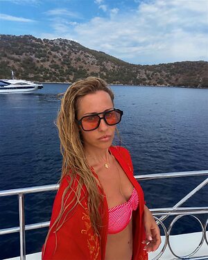Derya Uluğ leaked photo #6