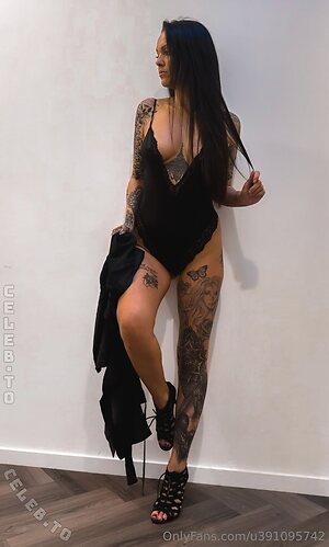 Detailing Girl Nude Leaked Photo #37
