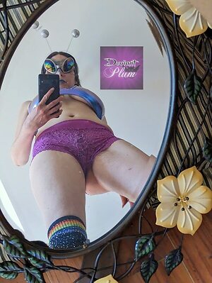 Deviant Plum leaked photo #2