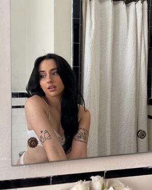 Devinevola leaked photo #10