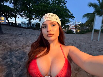 Dianareyesss leaked photo #3