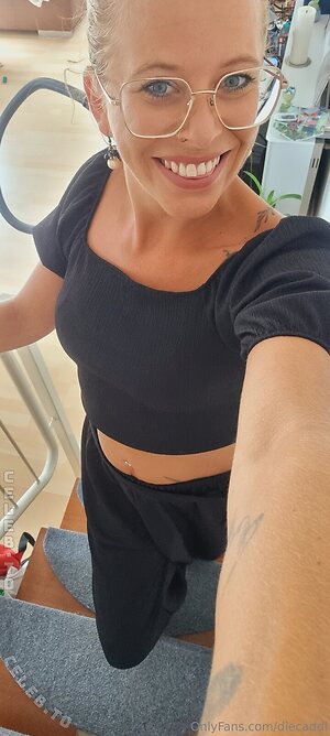 DieCaddl Nude Photos