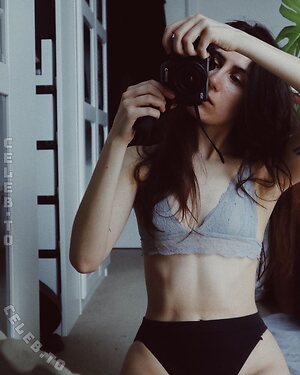 Dodie Clark photo