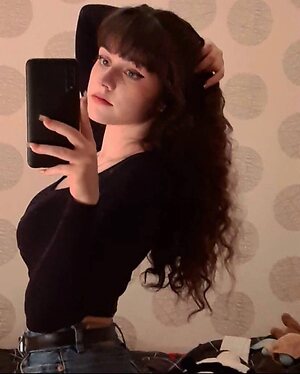 Dora Ujvarosi leaked photo #2
