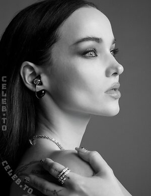 Dove Cameron Nude Leaked Photo #33