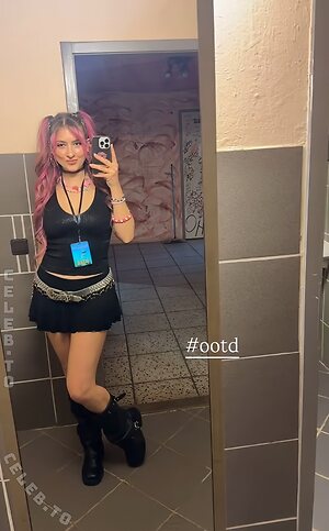 Dueja Nude Leaked Photo #2