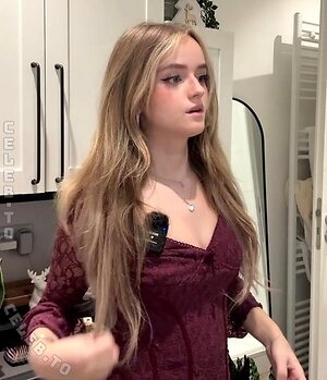 easyemi Nude Leaked Photo #3