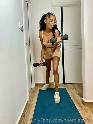 ebonynaomii leaked photo #10