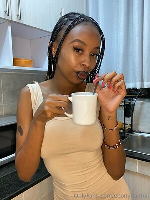 ebonynaomii leaked photo #14
