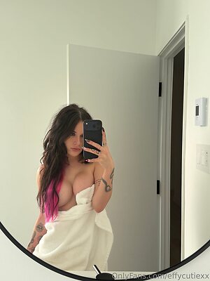 Effycutiexx Nude Leaked Photo #12