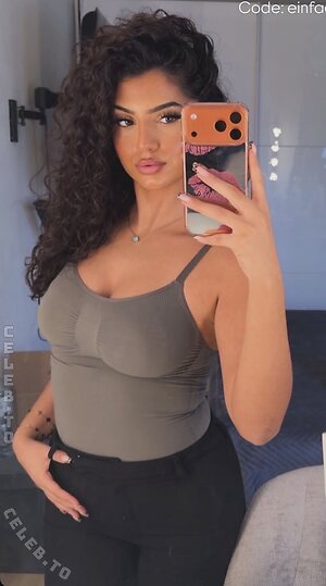 Einfachjana Nude Leaked Photo #3