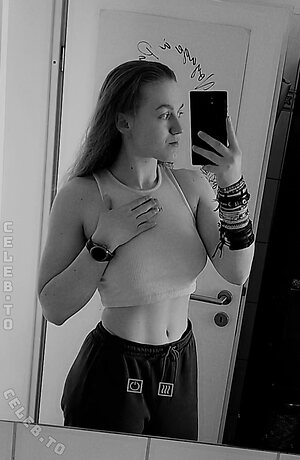 einfachnurchristiinaa Nude Leaked Photo #2