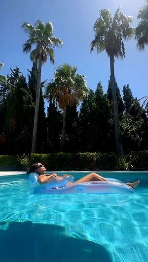 Eiza Gonzalez Hot