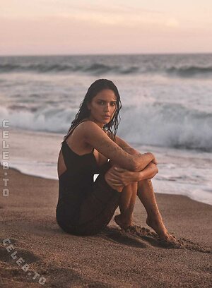 Eiza González Nude Leaked Photo #18