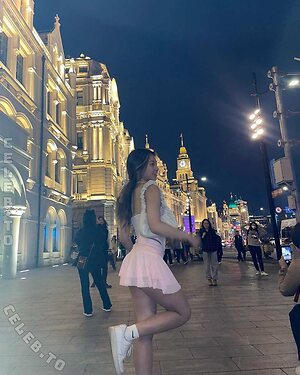 Elaine Gu Nude Leaked Photo #35