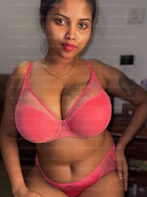 Elakkiya leaked photo #7