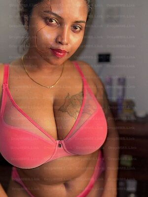 Elakkiya leaked photo #12