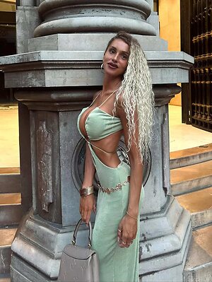 Elena Arreghini leaked photo #6