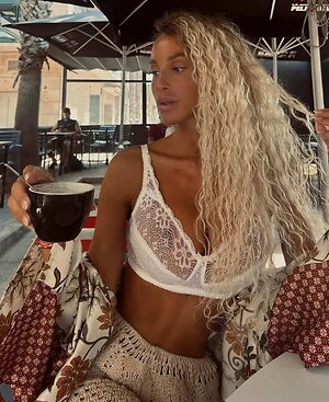 Elena Arreghini leaked photo #8