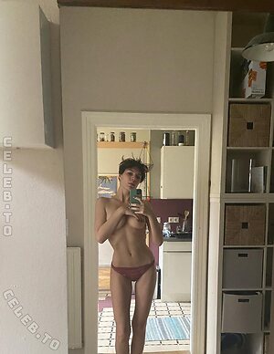 Elena Wolff photo