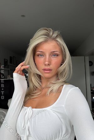 Elena Zoe photo