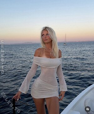 Elena Zoe