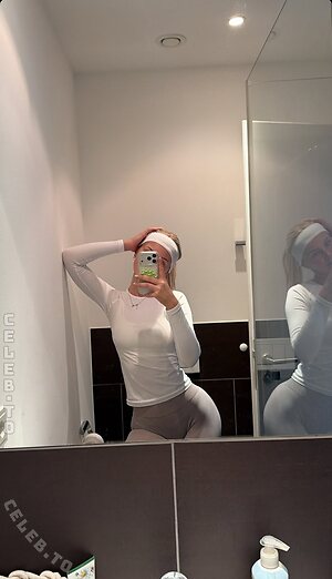 Elena Zoe Nude Leaked Photo #15