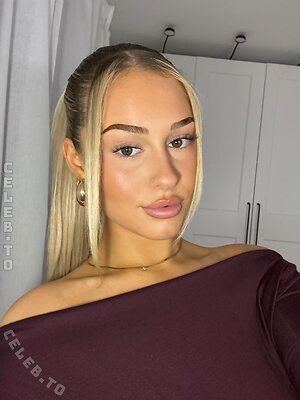 Elianabajrami Nude Leaked Photo #21