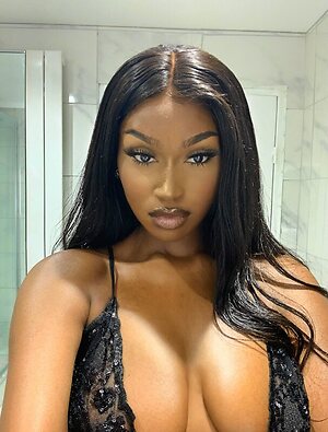 Elinda San leaked photo #12