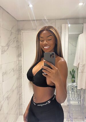 Elinda San leaked photo #53