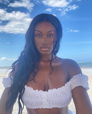 Elinda San leaked photo #92