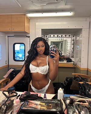 Elinda San leaked photo #96