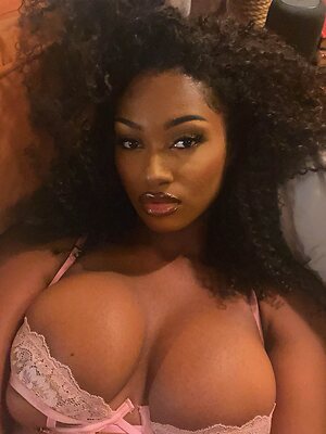 Elinda San leaked photo #119