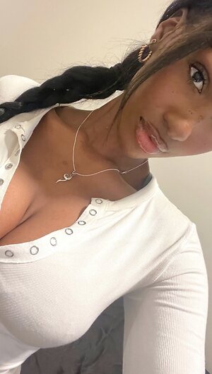 Elinda San leaked photo #126