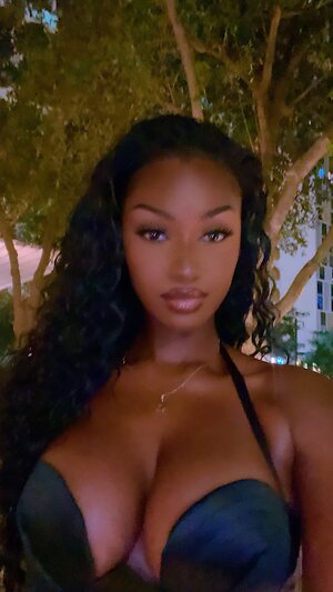 Elinda San leaked photo #138