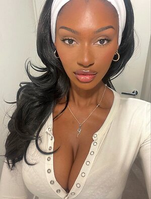 Elinda San leaked photo #166