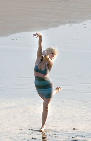 Elisha Cuthbert leaked photo #95