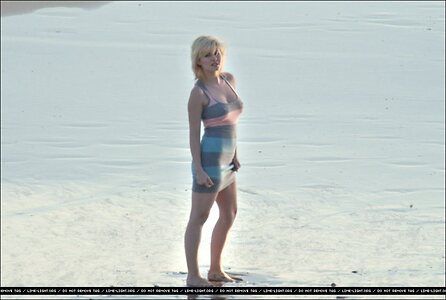 Elisha Cuthbert leaked photo #114