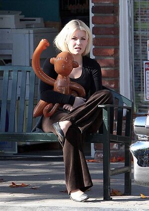Elisha Cuthbert leaked photo #117
