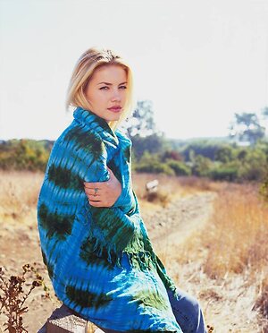 Elisha Cuthbert leaked photo #119