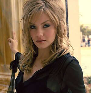 Elisha Cuthbert leaked photo #129